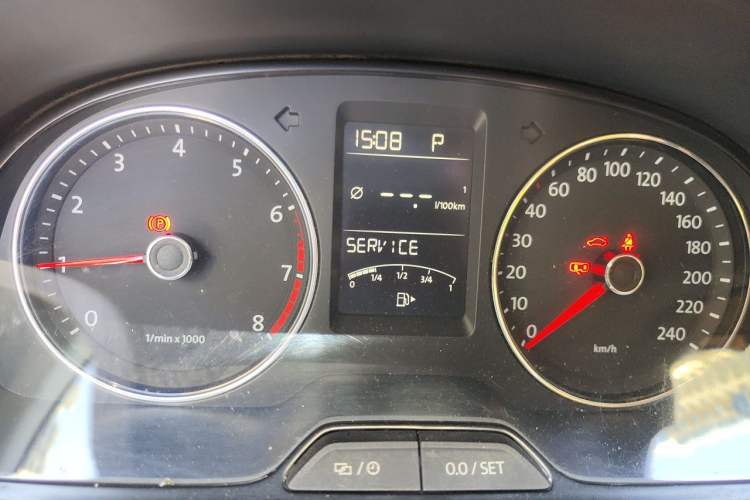 Used Volkswagen Gran Lavida 2013 1.4 TSI Automatic Luxury Model Instrument Cluster