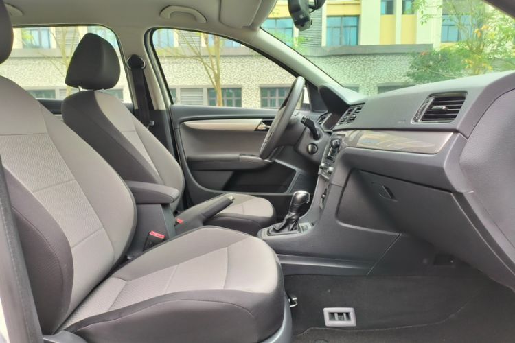 Used Volkswagen Gran Lavida 2013 1.6L Automatic Fashion Model Interior 1