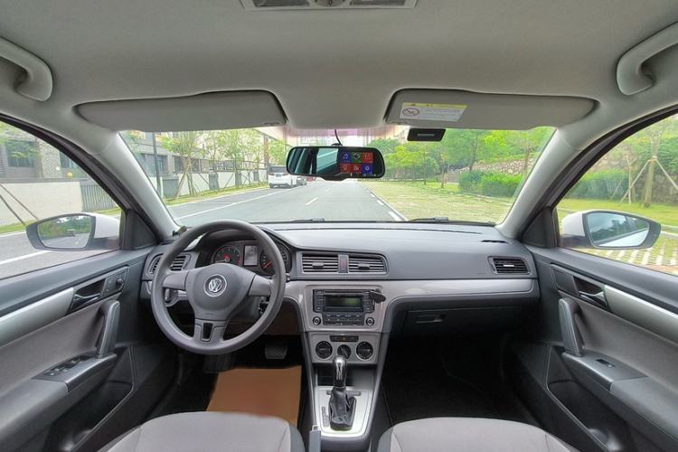 Used Volkswagen Gran Lavida 2013 1.6L Automatic Fashion Model Interior 2