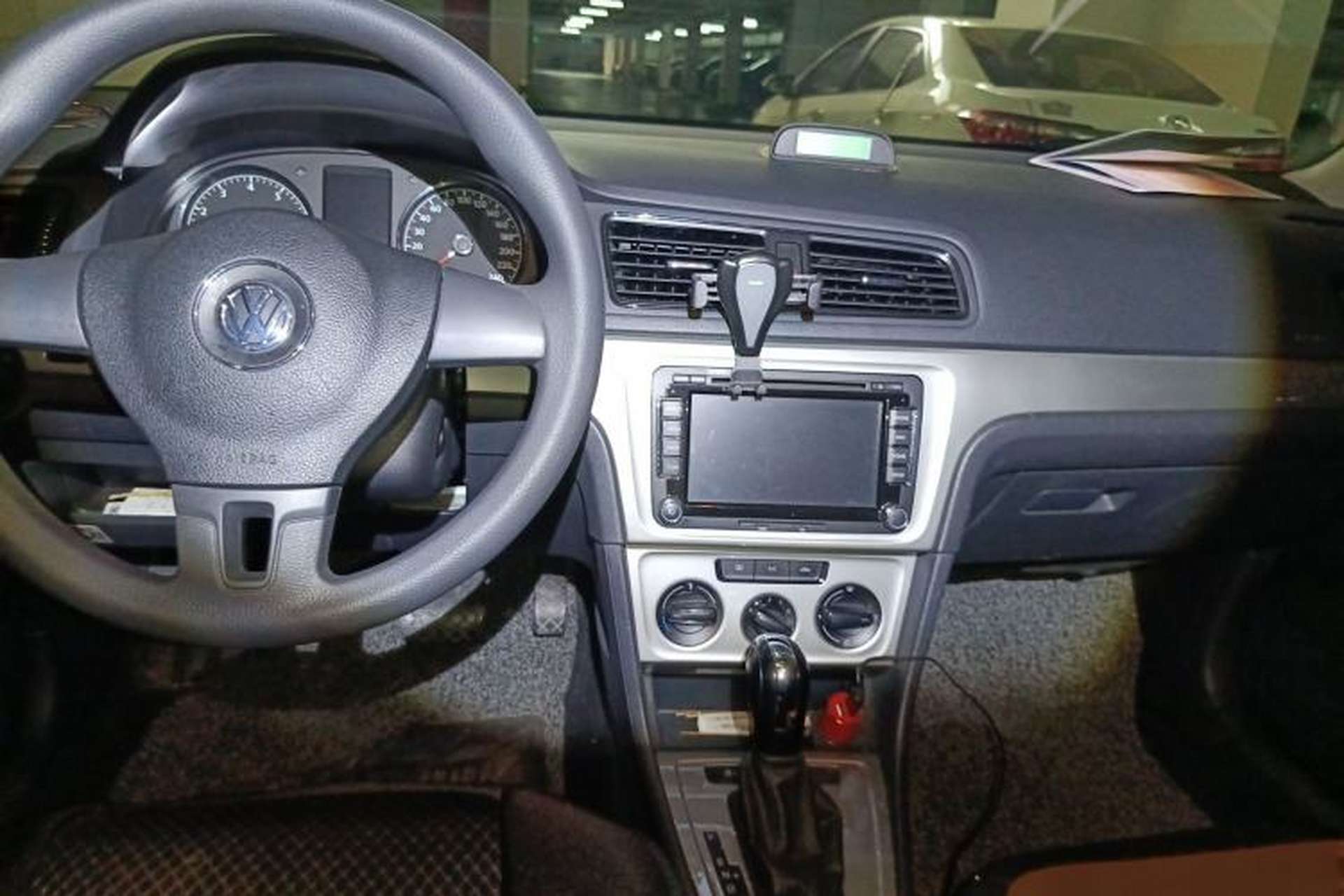 Used Volkswagen Gran Lavida 2013 1.6L Automatic Fashion Model Interior 2