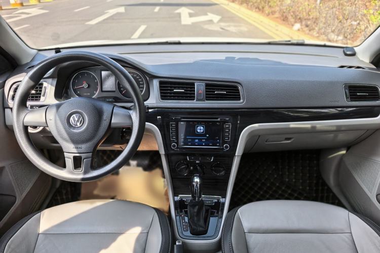 Used Volkswagen Gran Lavida 2013 1.4 TSI Automatic Comfort Model Interior 2
