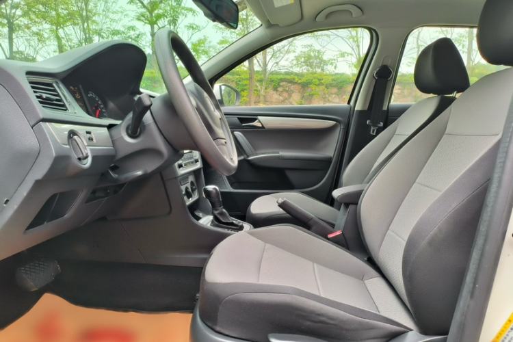 Used Volkswagen Gran Lavida 2013 1.6L Automatic Fashion Model Interior 2