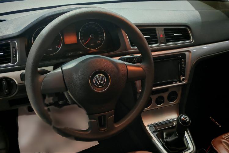 Used Volkswagen Gran Lavida 2013 1.6L Manual Comfort Model Interior 2