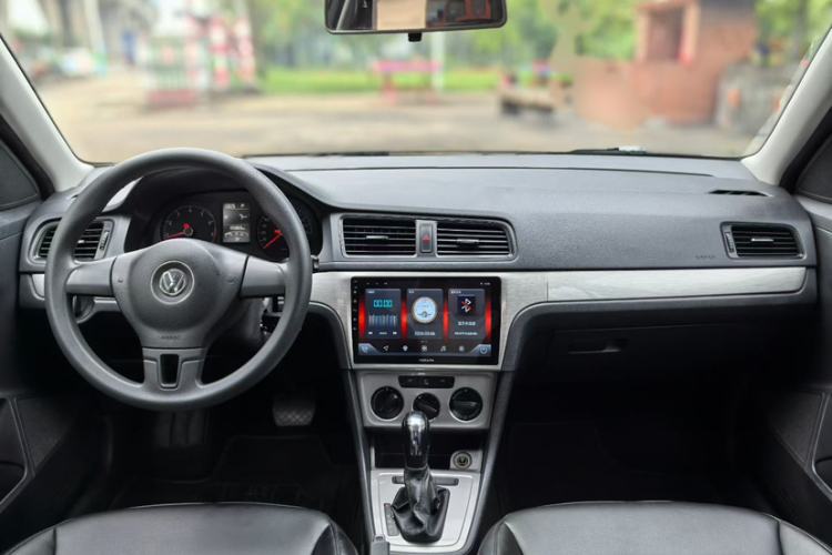 Used Volkswagen Gran Lavida 2013 1.6L Automatic Fashion Model Interior 2
