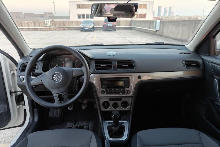 Used Volkswagen Gran Lavida 2013 1.6L Manual Fashion Model Interior 3