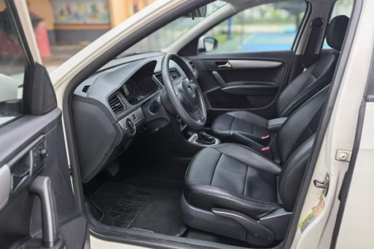 Used Volkswagen Gran Lavida 2013 1.6L Automatic Fashion Model Interior 3