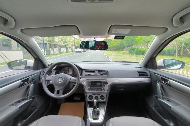 Used Volkswagen Gran Lavida 2013 1.6L Automatic Fashion Model Interior 4