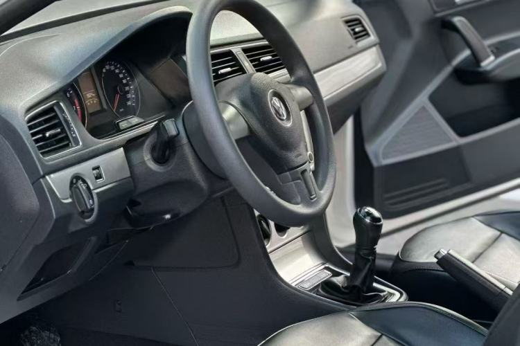 Used Volkswagen Gran Lavida 2013 1.6L Manual Comfort Model Interior 4