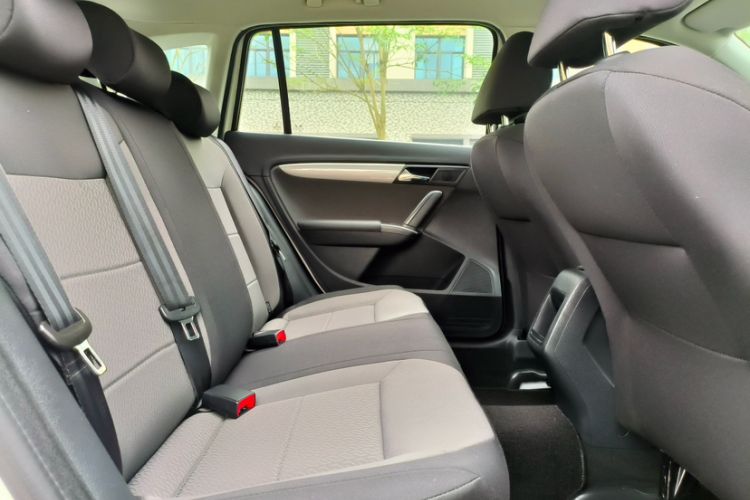 Used Volkswagen Gran Lavida 2013 1.6L Automatic Fashion Model Interior 5