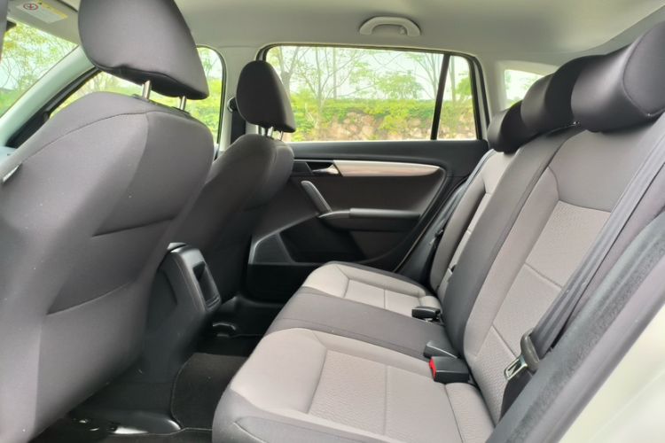 Used Volkswagen Gran Lavida 2013 1.6L Automatic Fashion Model Interior 6