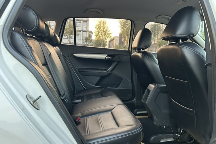 Used Volkswagen Gran Lavida 2013 1.6L Manual Fashion Model Interior 7