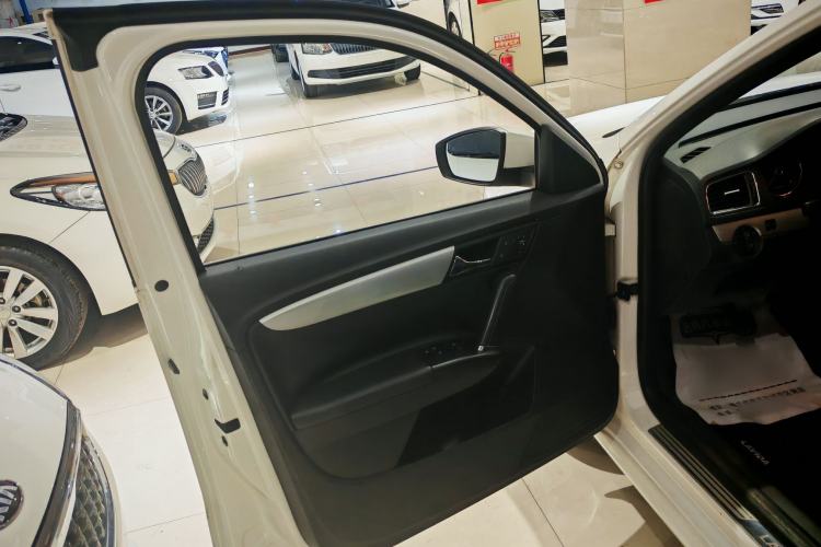 Used Volkswagen Gran Lavida 2013 1.6L Manual Comfort Model Interior 7