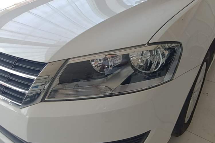 Used Volkswagen Gran Lavida 2013 1.6L Automatic Fashion Model Left Front Headlight