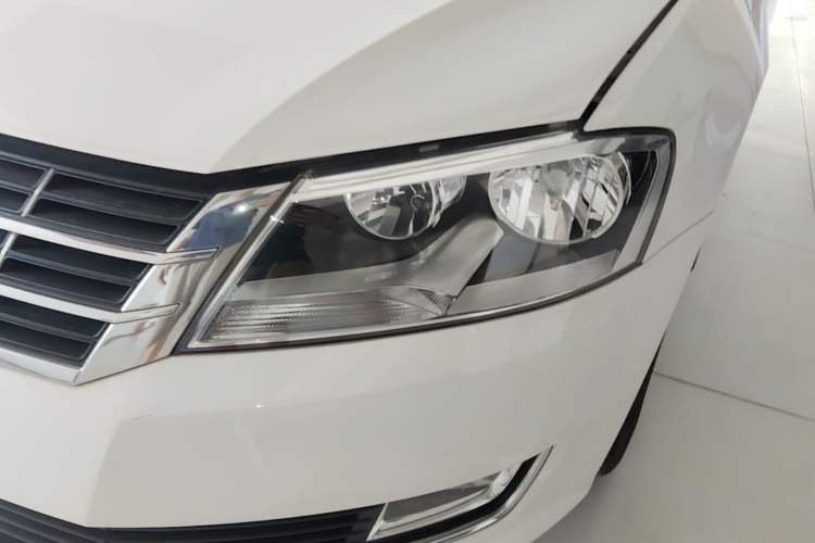 Used Volkswagen Gran Lavida 2013 1.6L Automatic Comfort Model Left Front Headlight