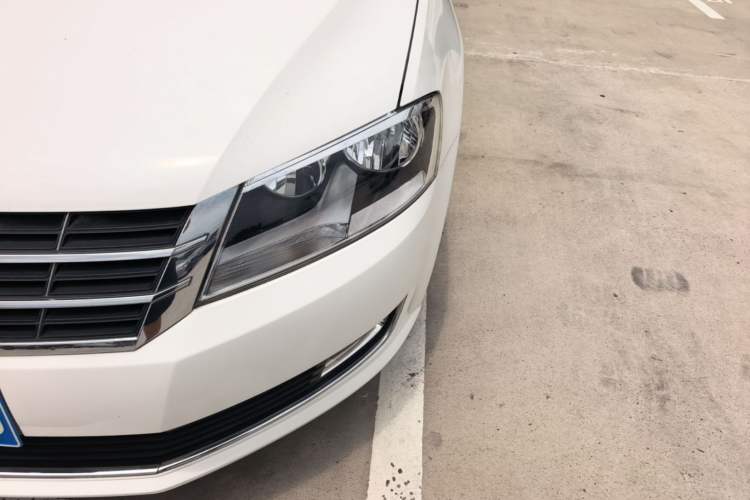 Used Volkswagen Gran Lavida 2013 1.4 TSI Automatic Comfort Model Left Front Headlight