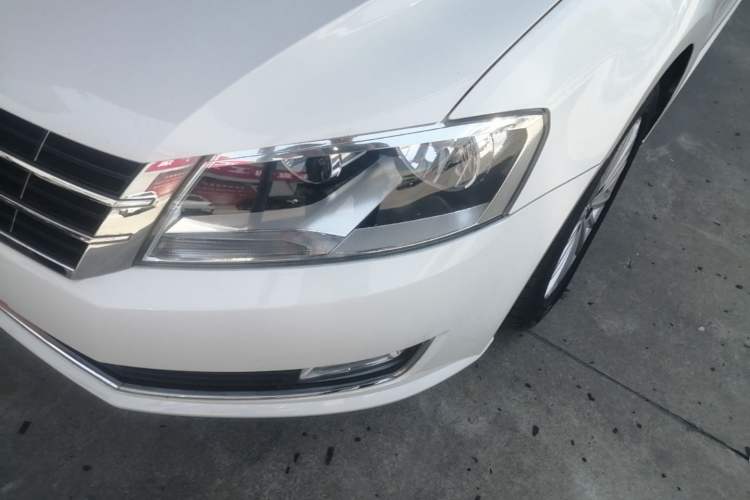 Used Volkswagen Gran Lavida 2013 1.4 TSI Automatic Comfort Model Left Front Headlight