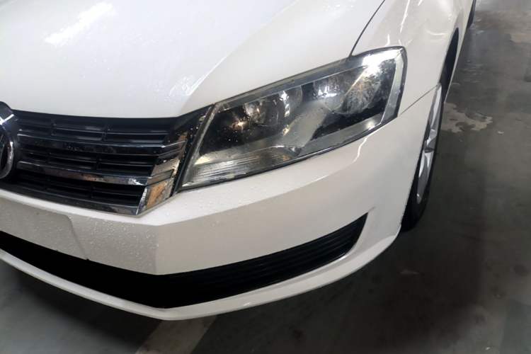 Used Volkswagen Gran Lavida 2013 1.6L Manual Fashion Model Left Front Headlight