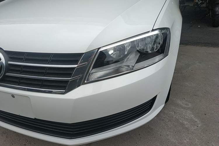 Used Volkswagen Gran Lavida 2013 1.6L Automatic Fashion Model Left Front Headlight