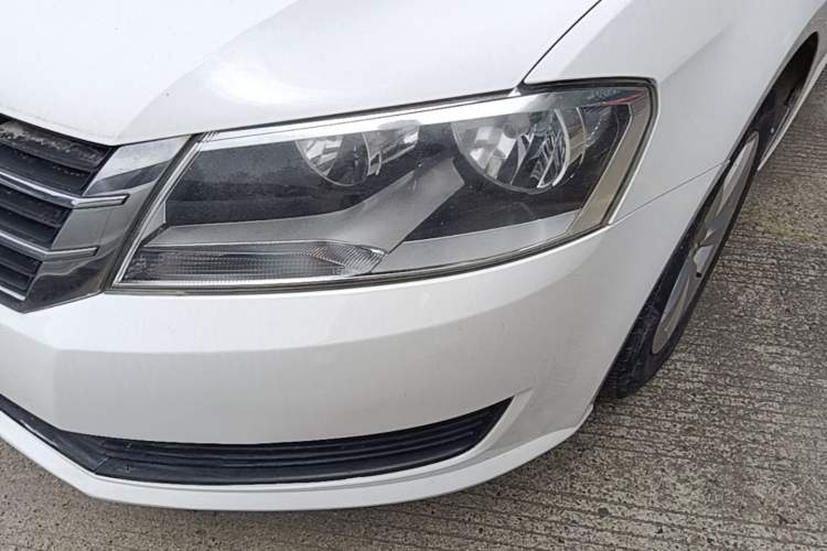 Used Volkswagen Gran Lavida 2013 1.6L Automatic Fashion Model Left Front Headlight