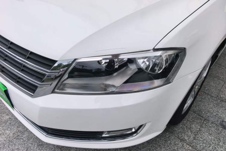Used Volkswagen Gran Lavida 2013 1.6L Automatic Luxury Model Left Front Headlight