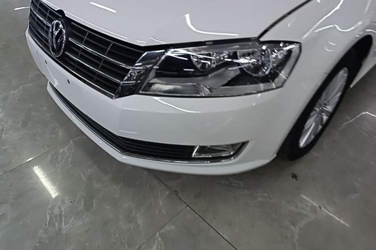 Used Volkswagen Gran Lavida 2013 1.6L Automatic Comfort Model Left Front Headlight