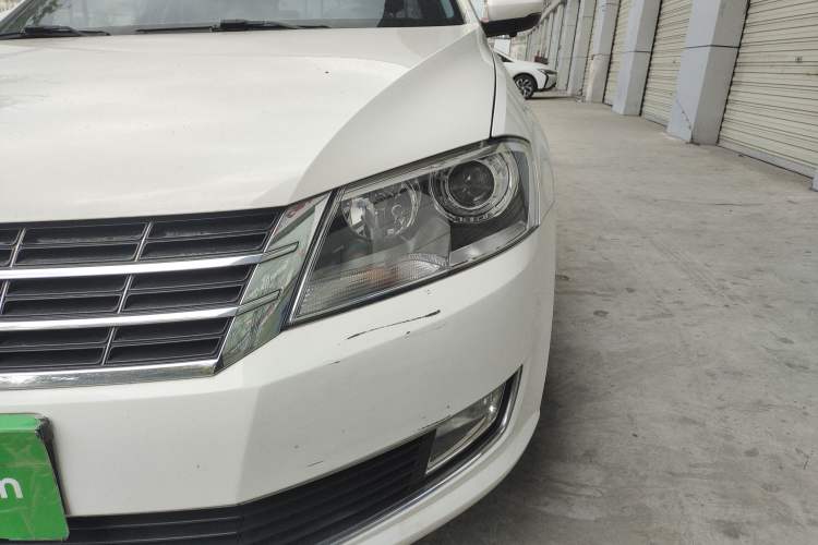 Used Volkswagen Gran Lavida 2013 1.4 TSI Automatic Comfort Model Left Front Headlight