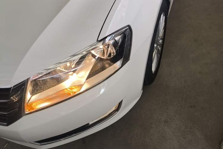 Used Volkswagen Gran Lavida 2013 1.4 TSI Automatic Comfort Model Left Front Headlight