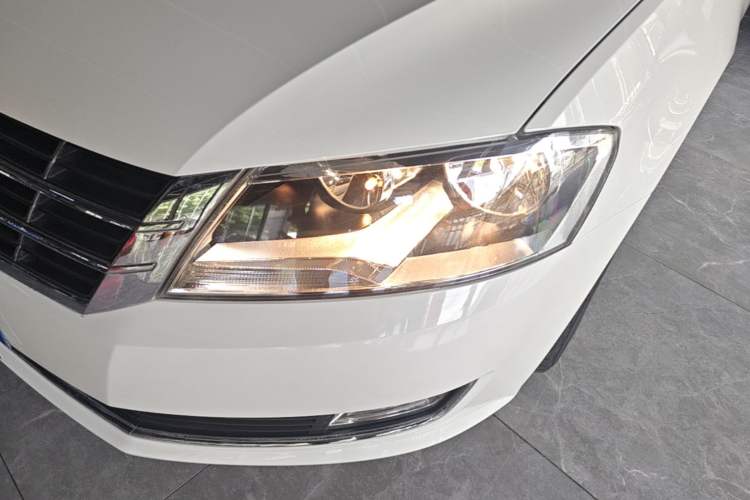 Used Volkswagen Gran Lavida 2013 1.6L Automatic Comfort Model Left Front Headlight