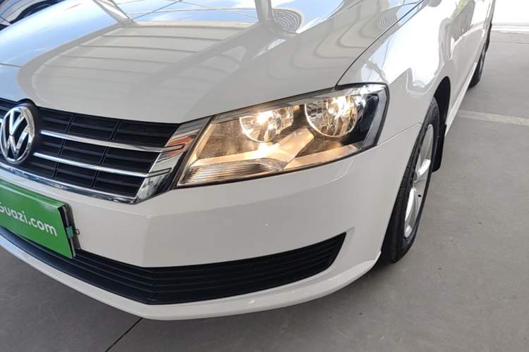 Used Volkswagen Gran Lavida 2013 1.6L Automatic Fashion Model Left Front Headlight