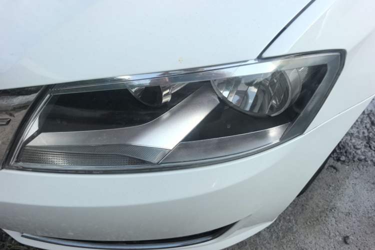 Used Volkswagen Gran Lavida 2013 1.4 TSI Automatic Comfort Model Left Front Headlight