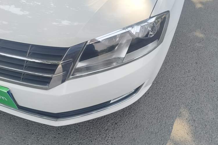 Used Volkswagen Gran Lavida 2013 1.6L Manual Comfort Model Left Front Headlight
