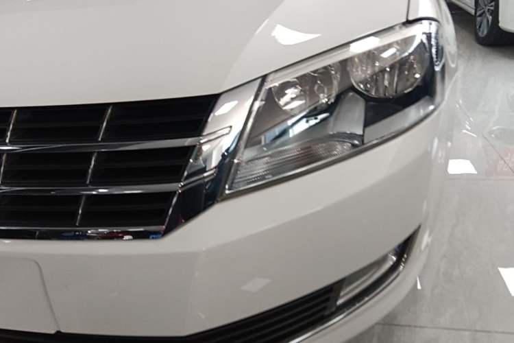 Used Volkswagen Gran Lavida 2013 1.4 TSI Automatic Comfort Model Left Front Headlight