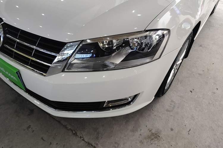 Used Volkswagen Gran Lavida 2013 1.6L Automatic Comfort Model Left Front Headlight