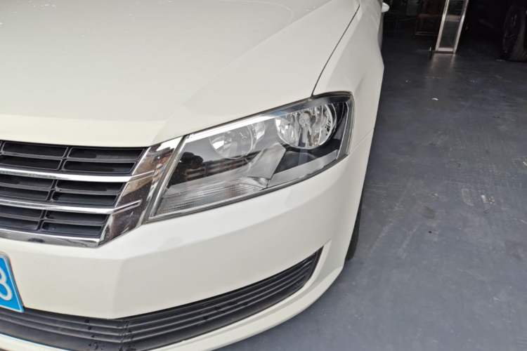 Used Volkswagen Gran Lavida 2013 1.6L Automatic Fashion Model Left Front Headlight