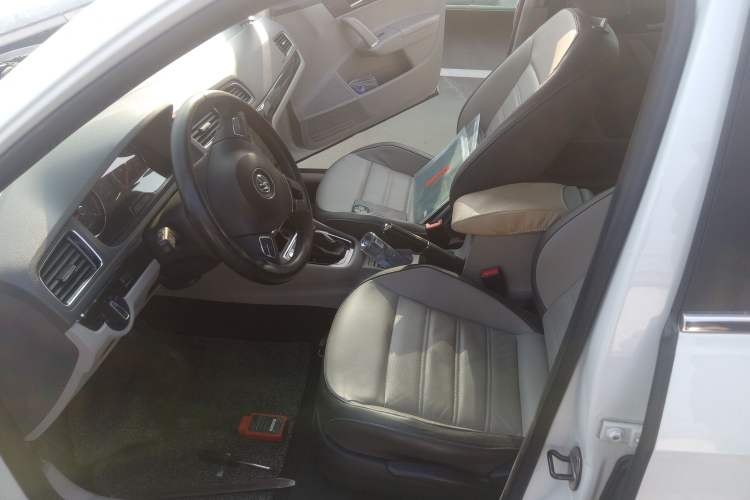 Used Volkswagen Gran Lavida 2013 1.6L Automatic Luxury Model Left Front Seat