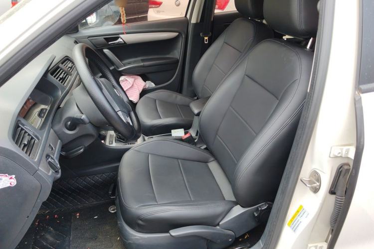 Used Volkswagen Gran Lavida 2013 1.6L Automatic Fashion Model Left Front Seat