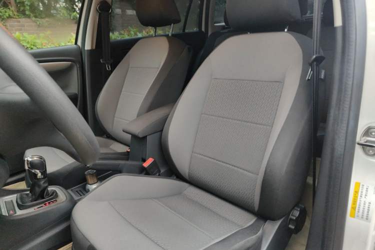 Used Volkswagen Gran Lavida 2013 1.6L Automatic Fashion Model Left Front Seat