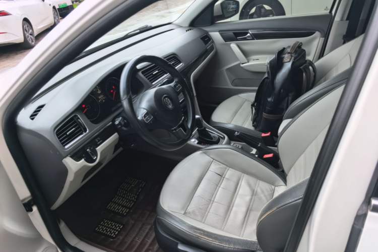 Used Volkswagen Gran Lavida 2013 1.6L Automatic Luxury Model Left Front Seat