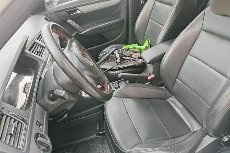 Used Volkswagen Gran Lavida 2013 1.6L Automatic Fashion Model Left Front Seat