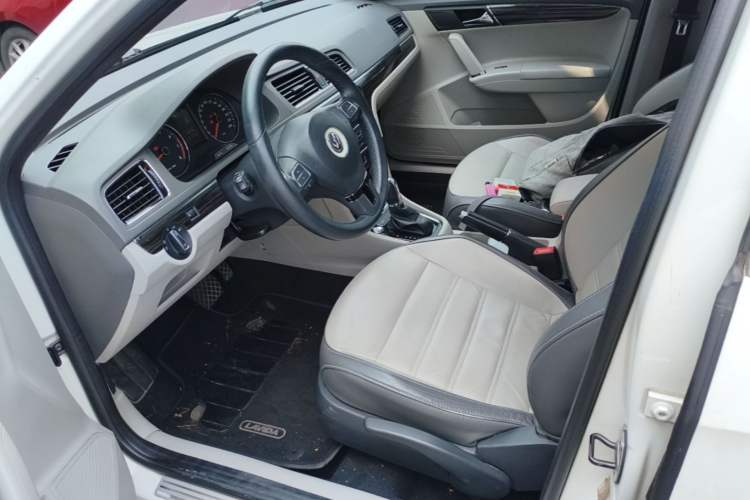Used Volkswagen Gran Lavida 2013 1.6L Automatic Luxury Model Left Front Seat