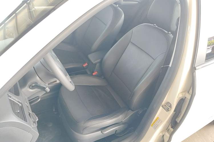Used Volkswagen Gran Lavida 2013 1.6L Automatic Fashion Model Left Front Seat