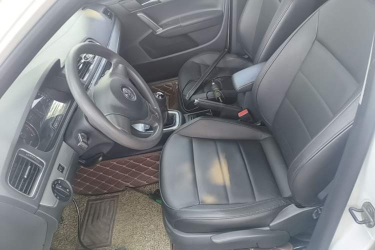 Used Volkswagen Gran Lavida 2013 1.6L Manual Comfort Model Left Front Seat