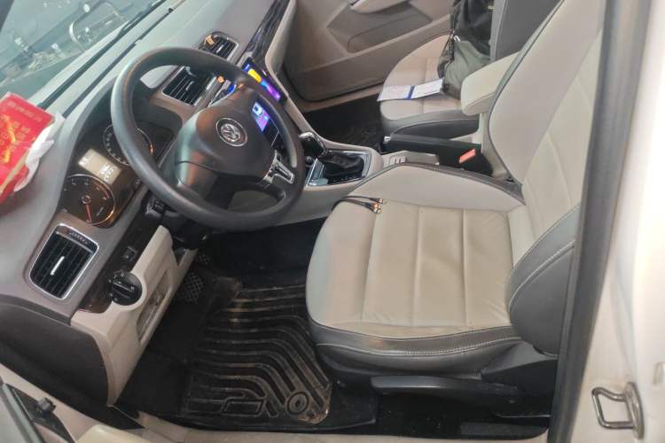 Used Volkswagen Gran Lavida 2013 1.4 TSI Automatic Comfort Model Left Front Seat