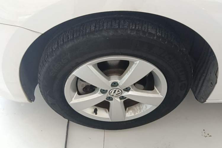 Used Volkswagen Gran Lavida 2013 1.6L Automatic Fashion Model Left Front Wheel Hub