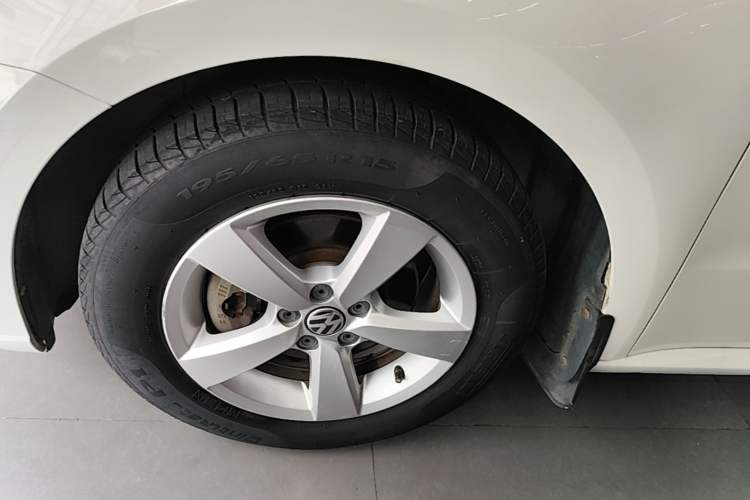 Used Volkswagen Gran Lavida 2013 1.6L Automatic Fashion Model Left Front Wheel Hub