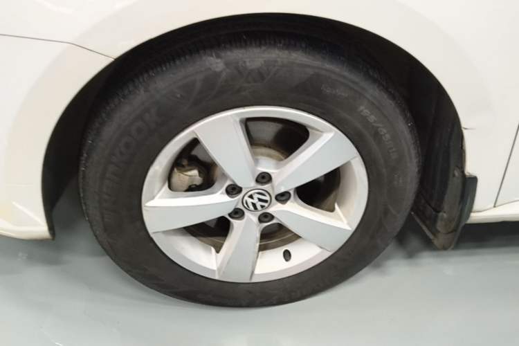 Used Volkswagen Gran Lavida 2013 1.6L Automatic Fashion Model Left Front Wheel Hub
