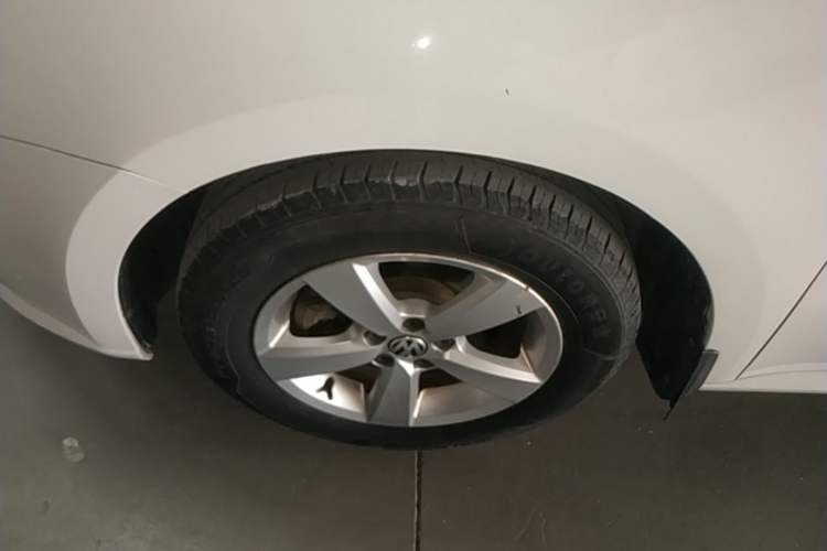 Used Volkswagen Gran Lavida 2013 1.6L Automatic Fashion Model Left Front Wheel Hub