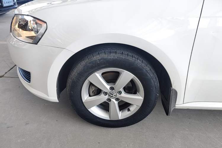 Used Volkswagen Gran Lavida 2013 1.6L Automatic Fashion Model Left Front Wheel Hub