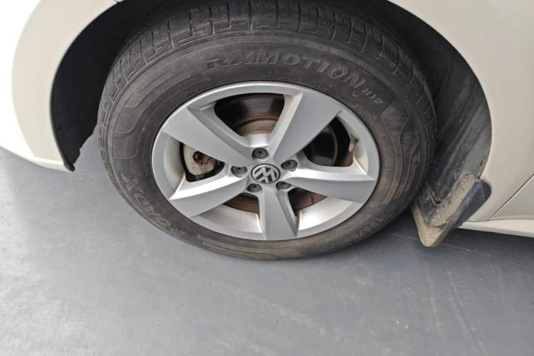 Used Volkswagen Gran Lavida 2013 1.6L Automatic Fashion Model Left Front Wheel Hub