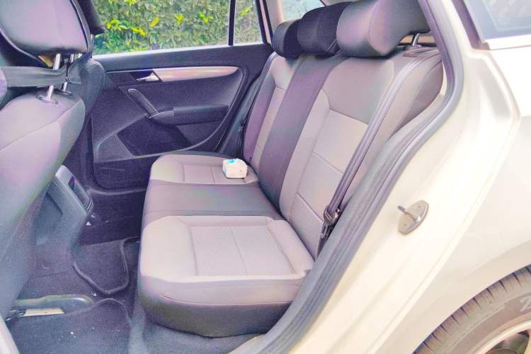 Used Volkswagen Gran Lavida 2013 1.6L Automatic Fashion Model Left Rear Seat